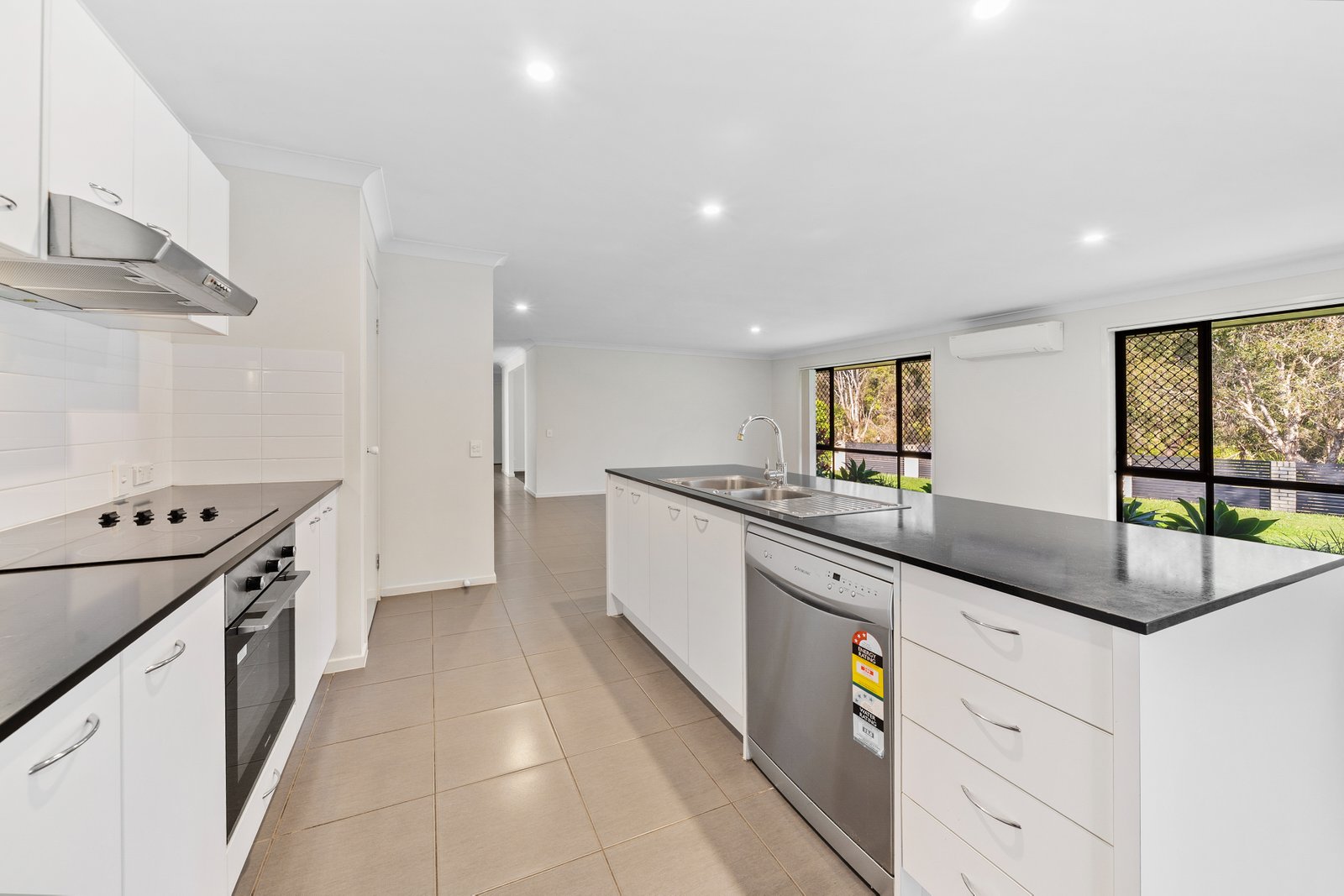 2 ACER Place REDLAND BAY 3