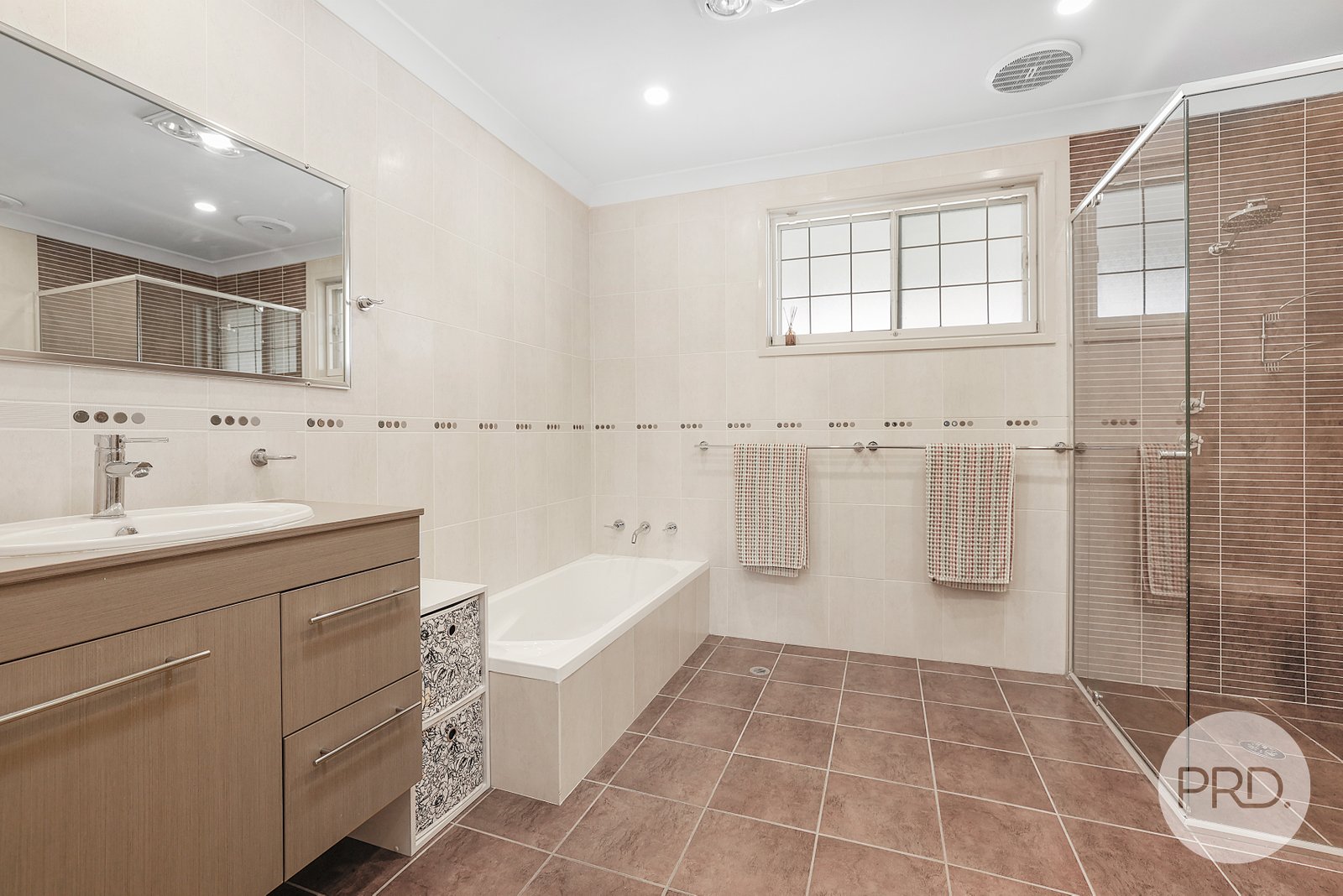 2 Amaroo Road TAMWORTH 21