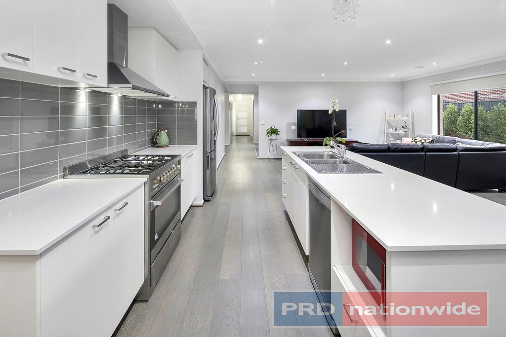 2 Angus Close DELACOMBE 2