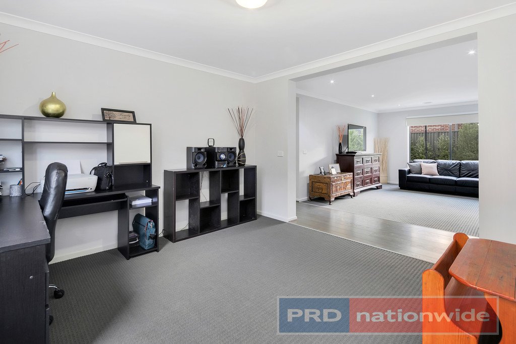 2 Angus Close DELACOMBE 5