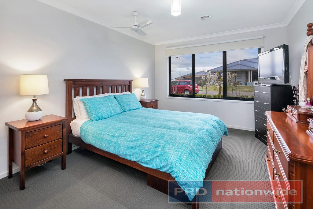 2 Angus Close DELACOMBE 6