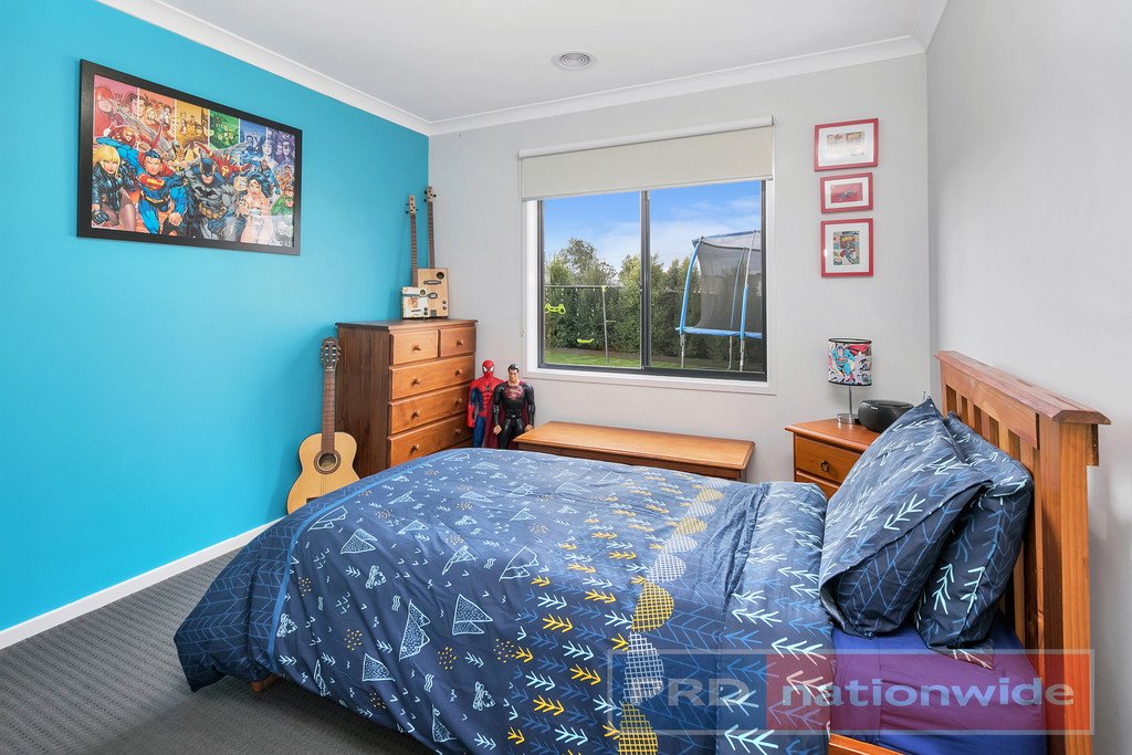 2 Angus Close DELACOMBE 8