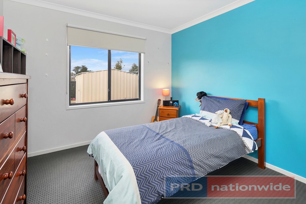 2 Angus Close DELACOMBE 9