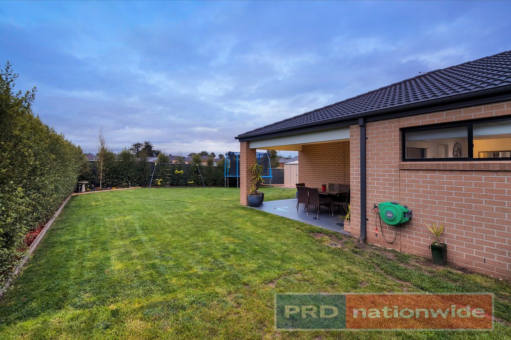 2 Angus Close DELACOMBE 12