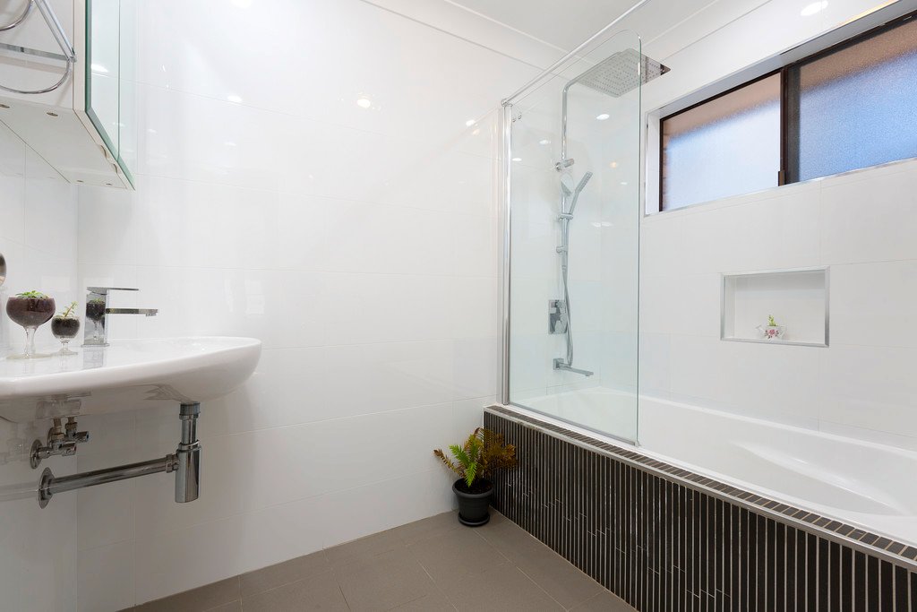 2 Anna Avenue WARRAWONG 2