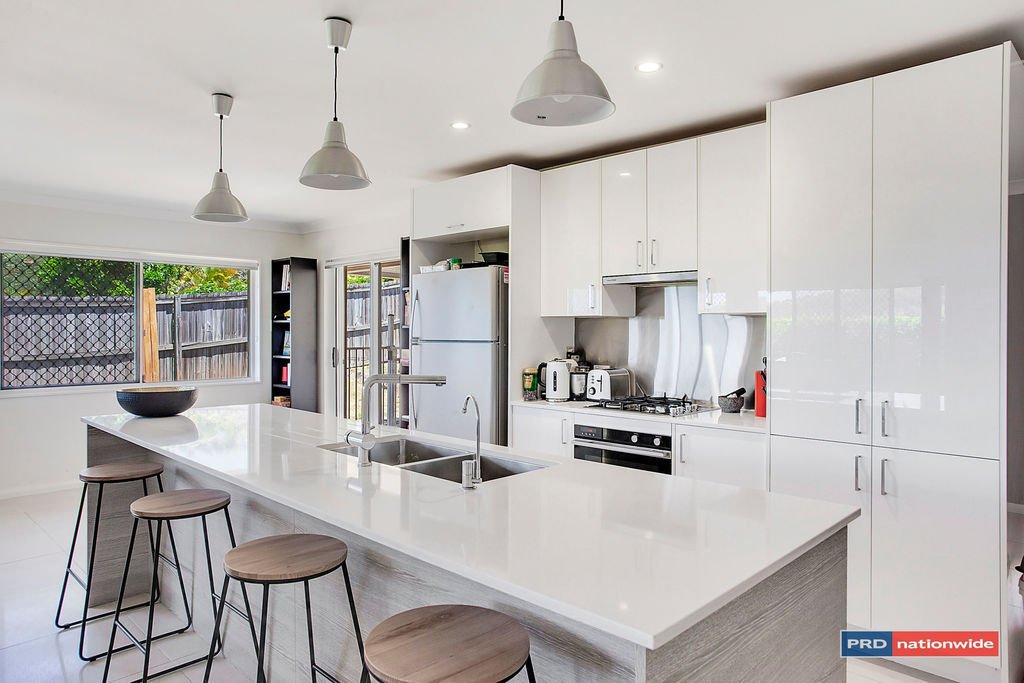 2 Arbury Hill Close BURLEIGH HEADS 3