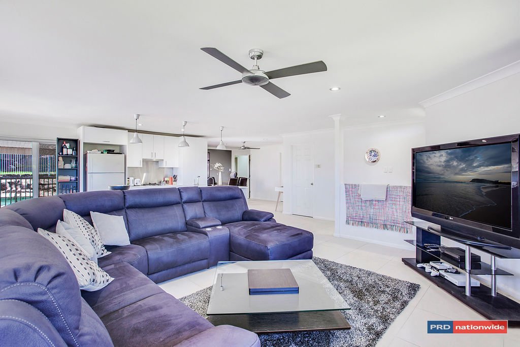 2 Arbury Hill Close BURLEIGH HEADS 5