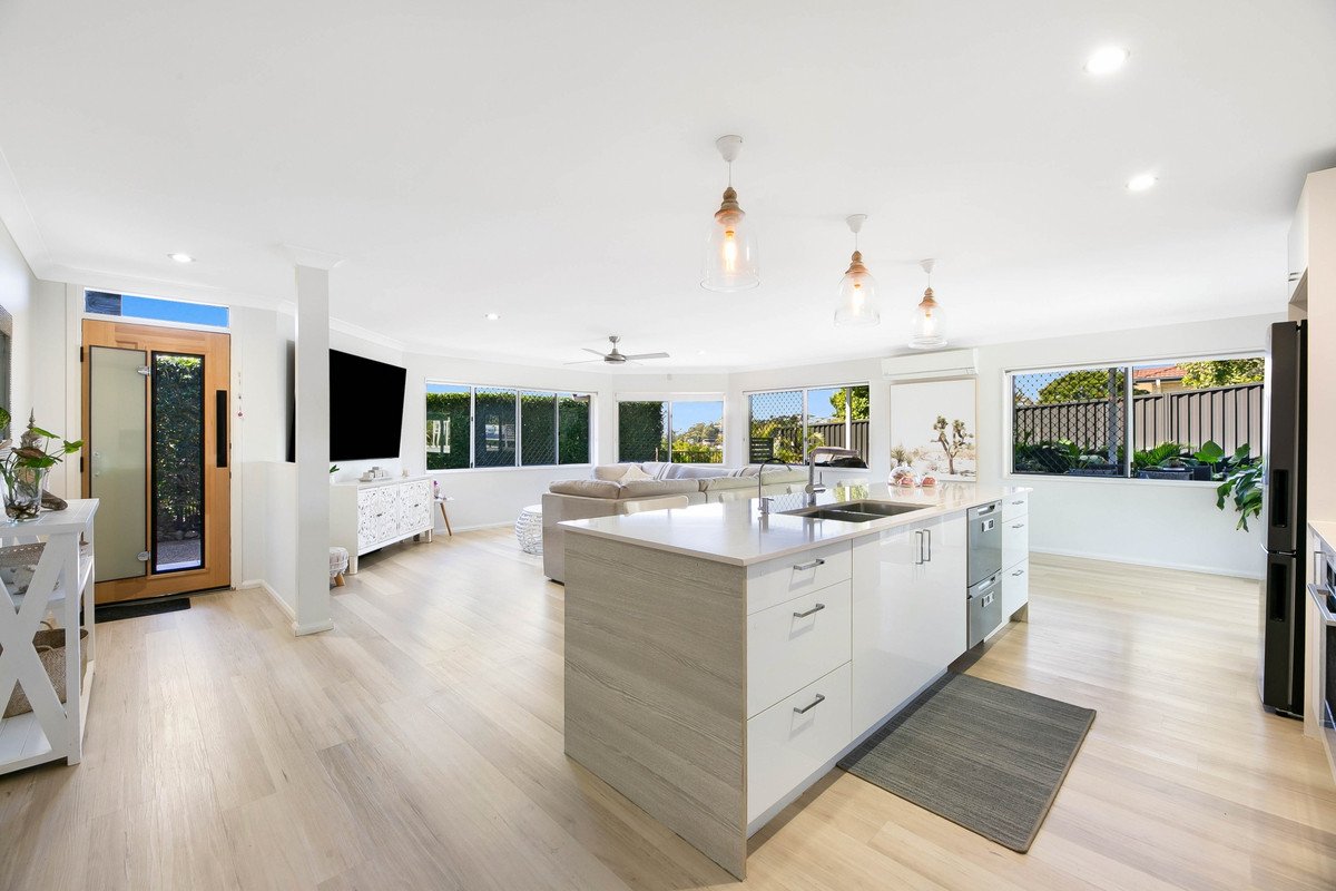 2 Arbury Hill Close Burleigh Heads 7