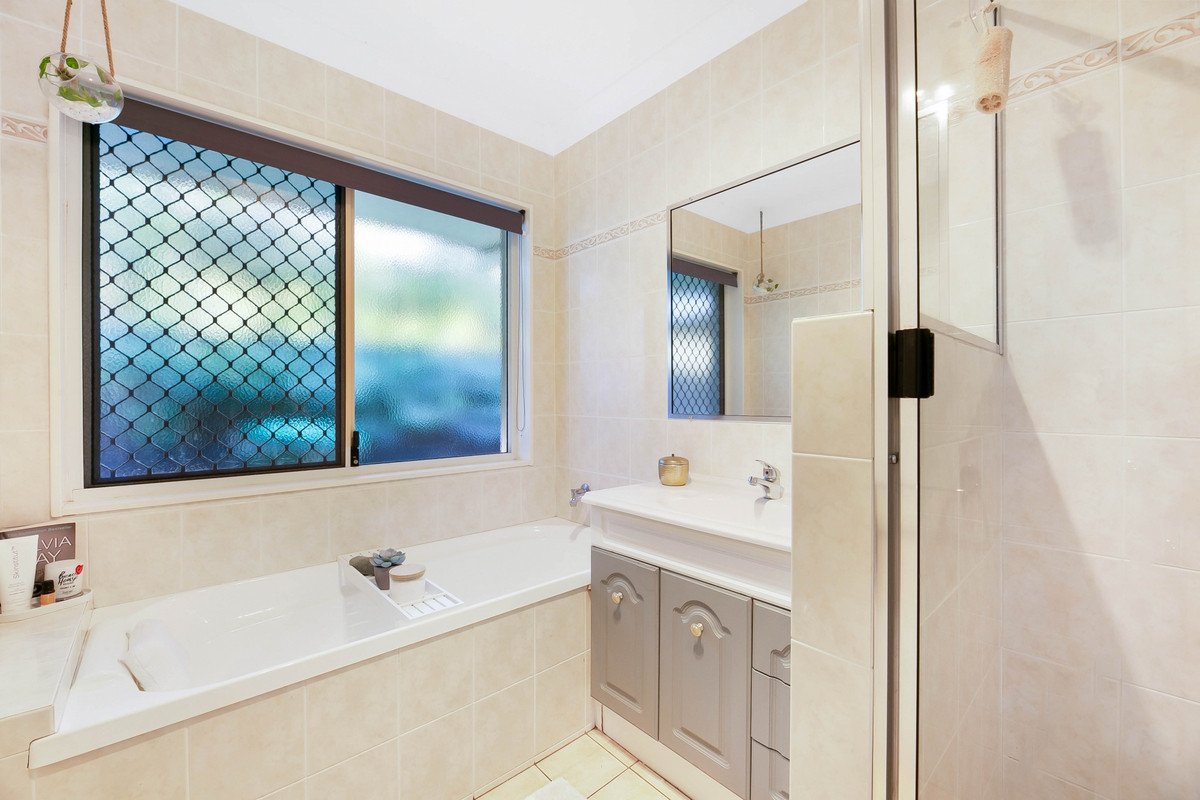 2 Arbury Hill Close Burleigh Heads 23