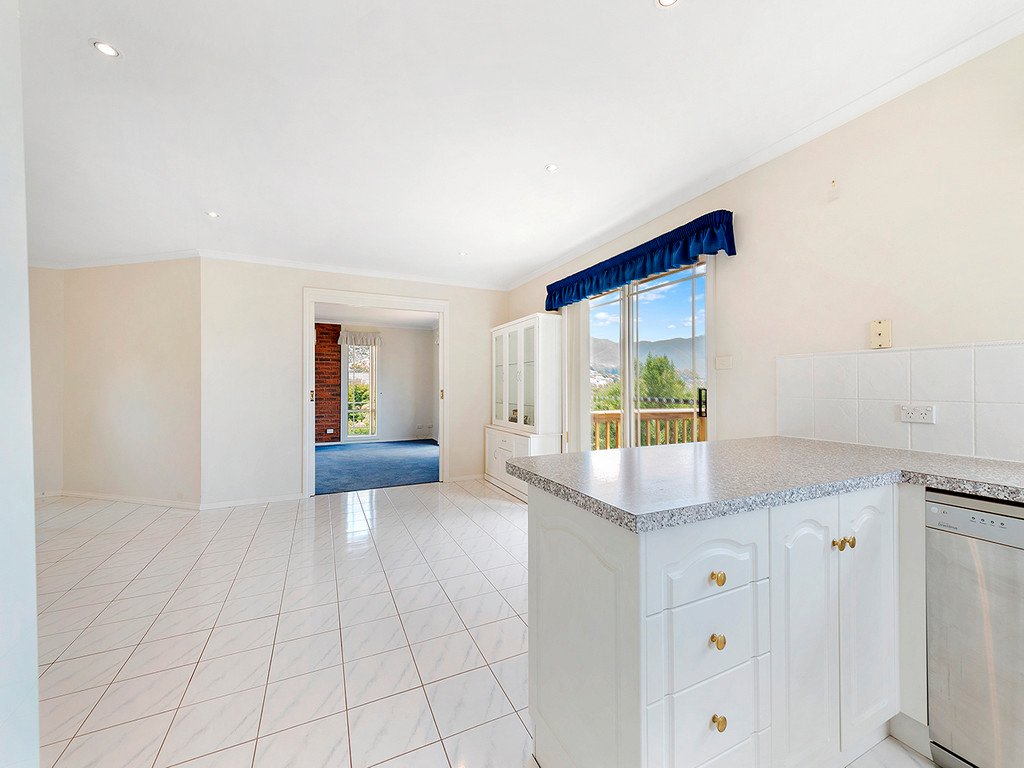 2 Atherton Avenue WEST MOONAH 7
