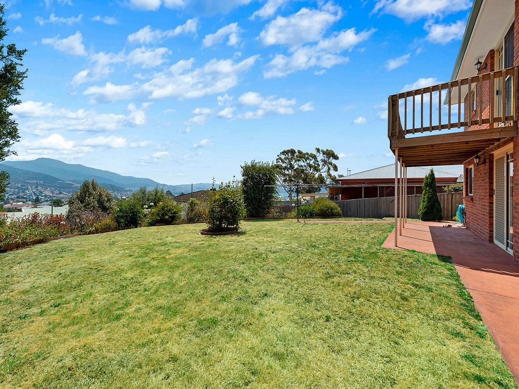 2 Atherton Avenue WEST MOONAH 17