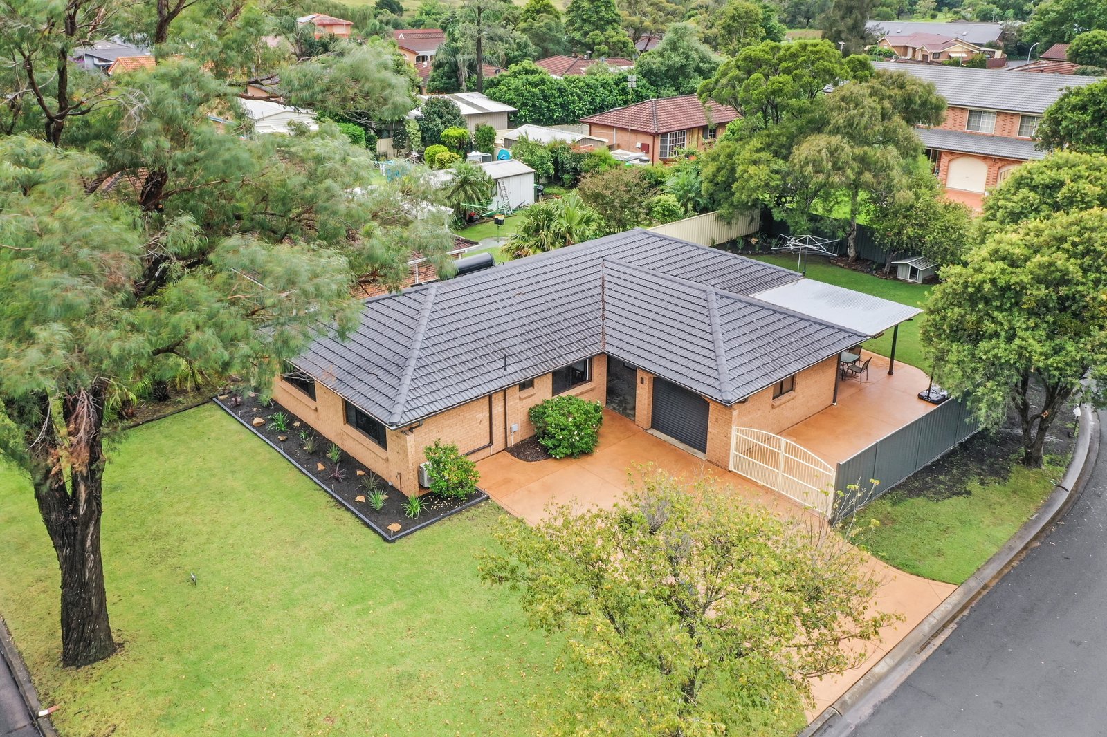 2 Ballantine Place HORSLEY 1
