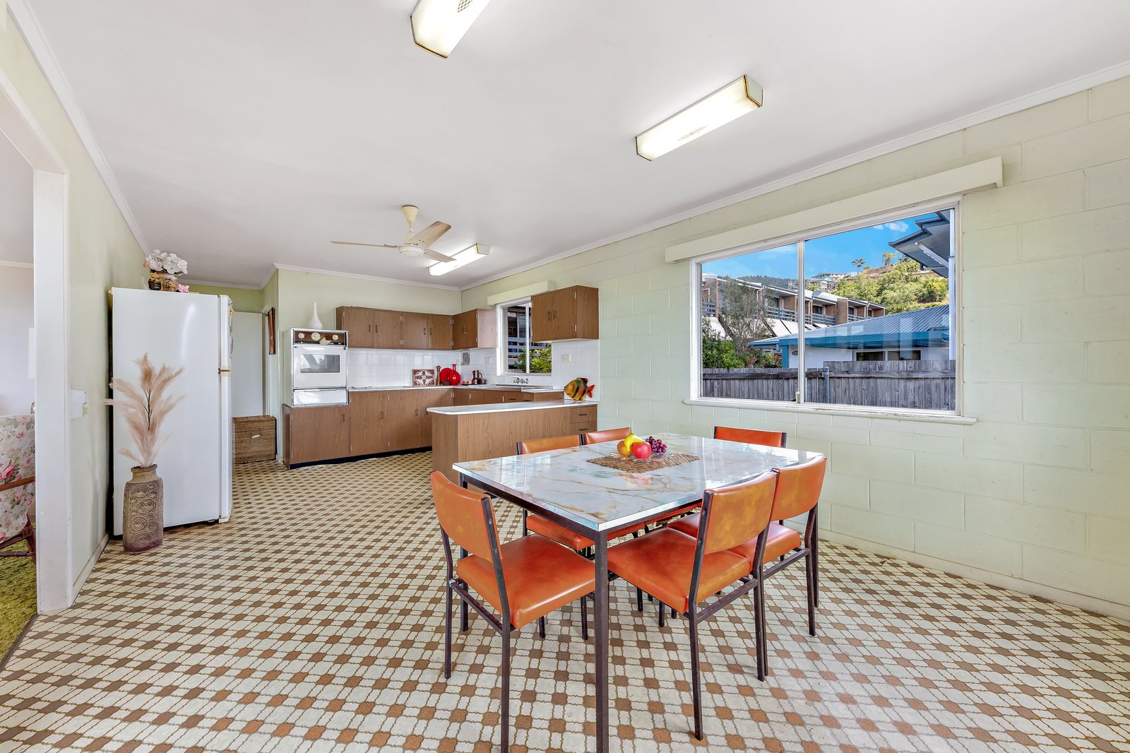 2 Begley Street AIRLIE BEACH 3