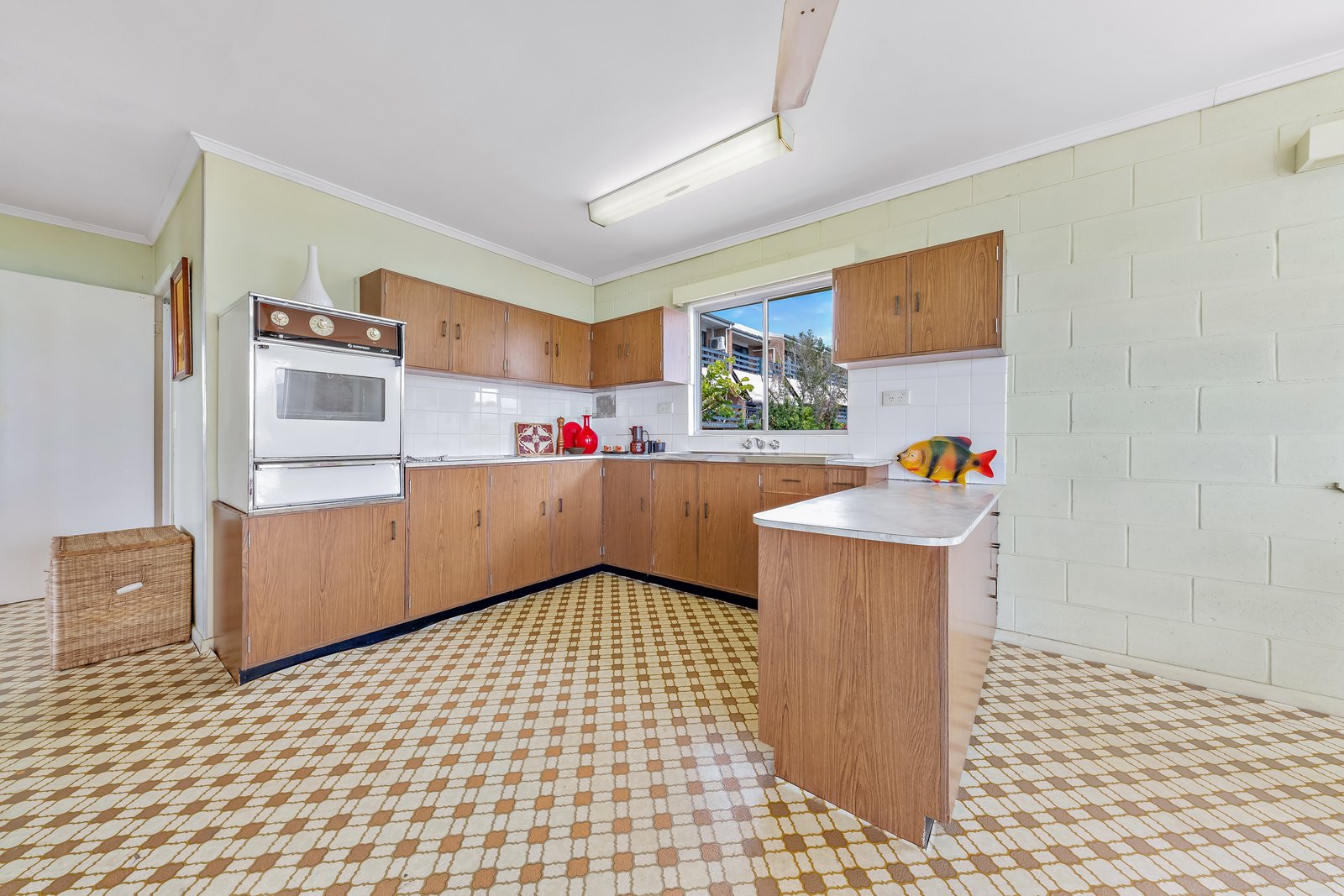 2 Begley Street AIRLIE BEACH 7