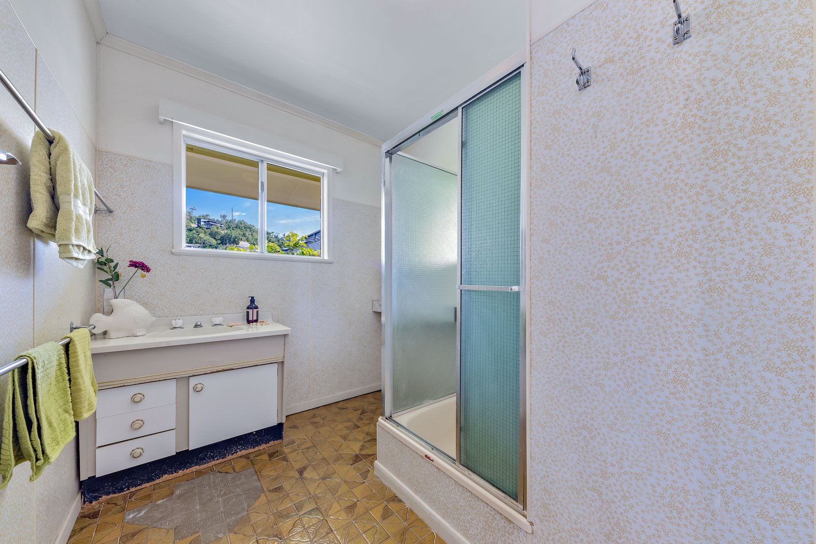 2 Begley Street AIRLIE BEACH 14