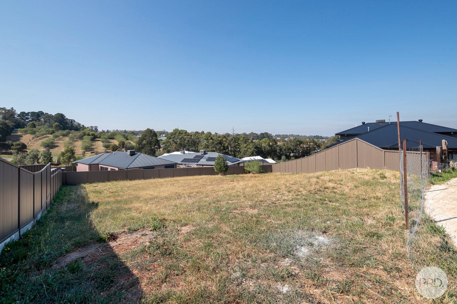 2 Bismark Court BROWN HILL 3