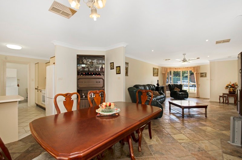 2 Blackbutt Crescent LAURIETON 2