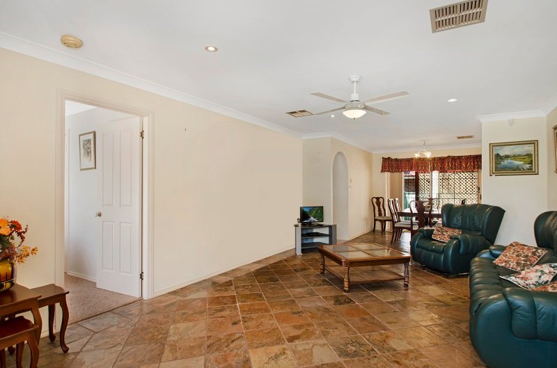 2 Blackbutt Crescent LAURIETON 4