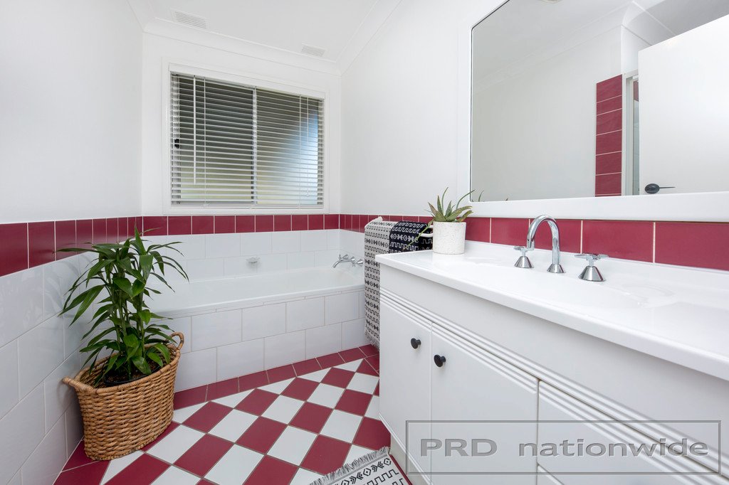 2 Blackley Avenue TENAMBIT 23