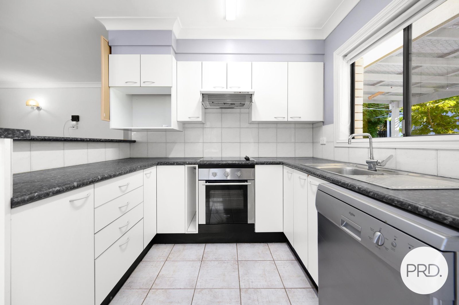 2 Blaxland Avenue MOLENDINAR 8