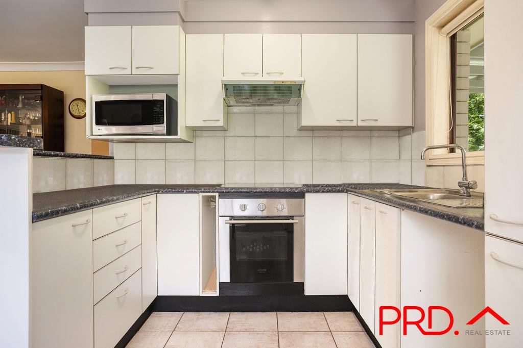 2 Blaxland Avenue MOLENDINAR 4