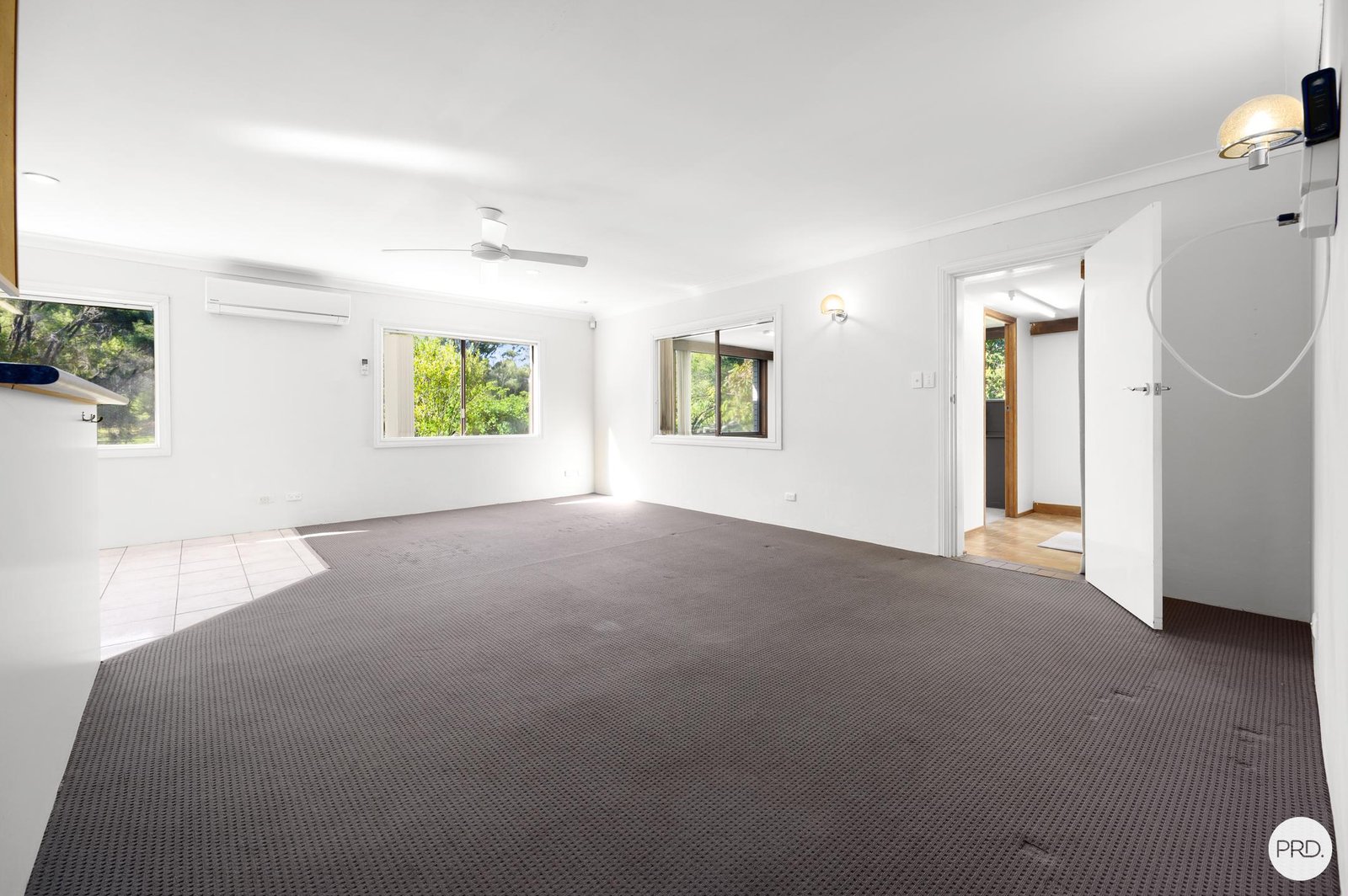 2 Blaxland Avenue MOLENDINAR 2