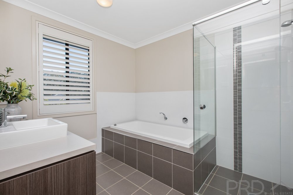 2 Bluestreak Way CHISHOLM 30