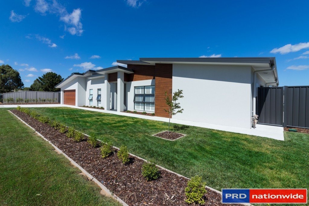 2 Bluskie Close BUNGENDORE 2