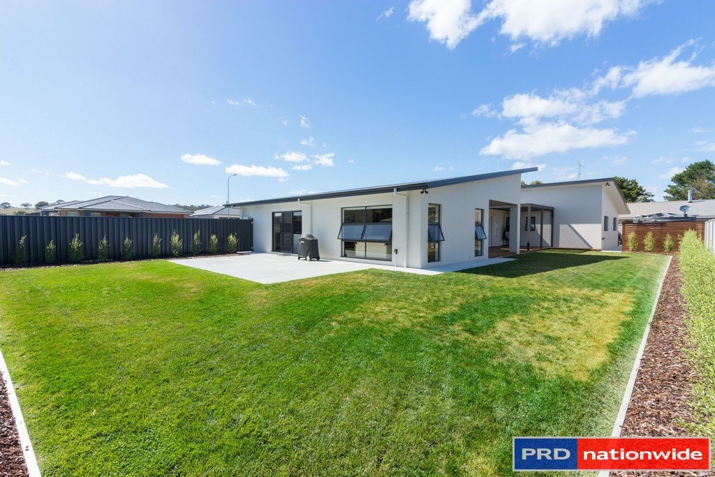 2 Bluskie Close BUNGENDORE 22