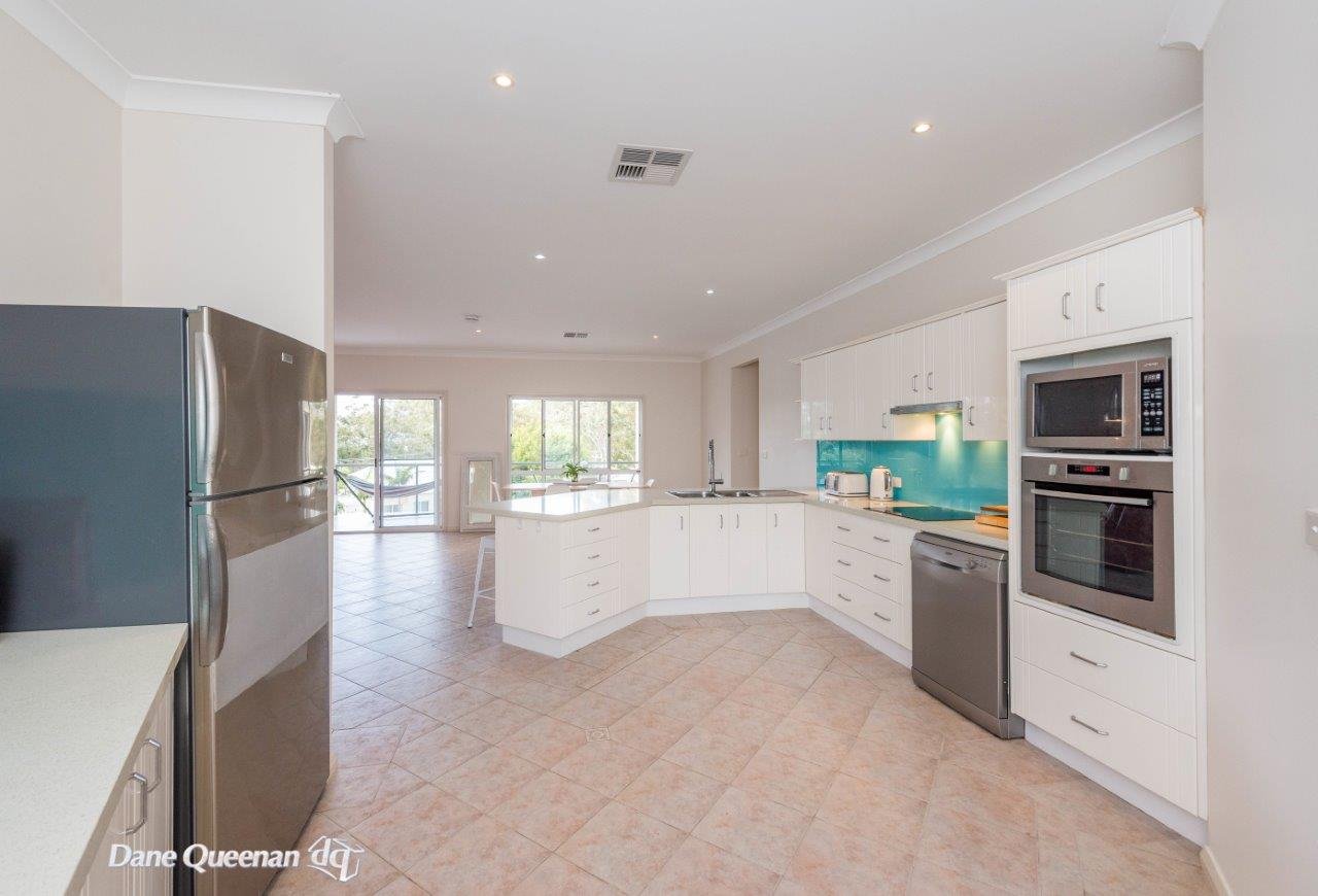 2 Bonito Street CORLETTE 8