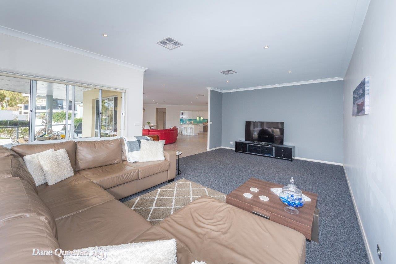 2 Bonito Street CORLETTE 14