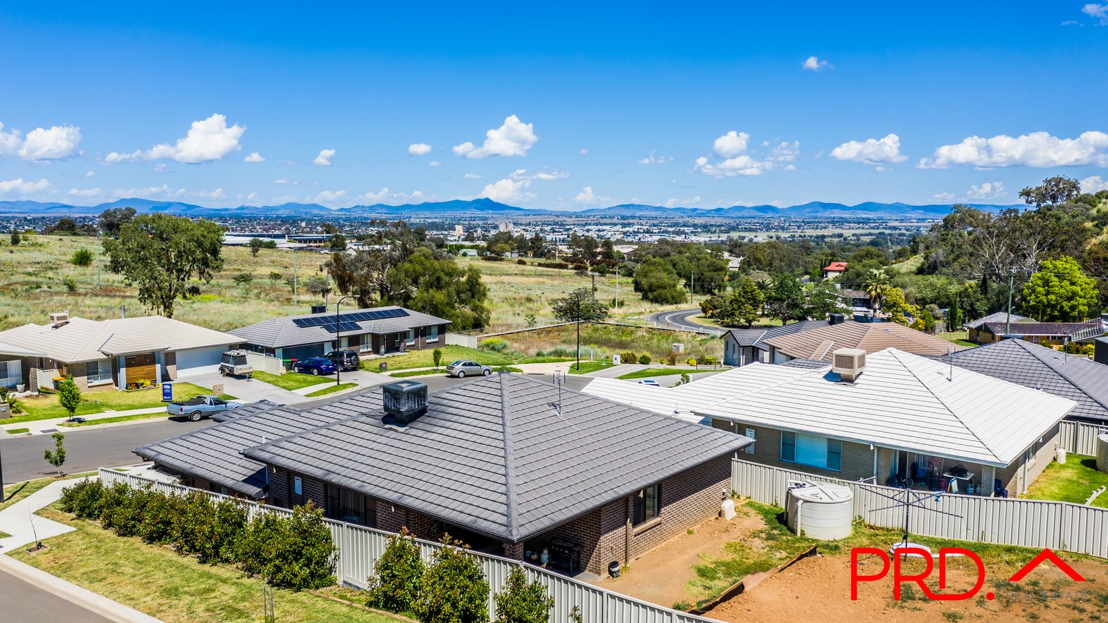 2 Borrowdale Close TAMWORTH 2