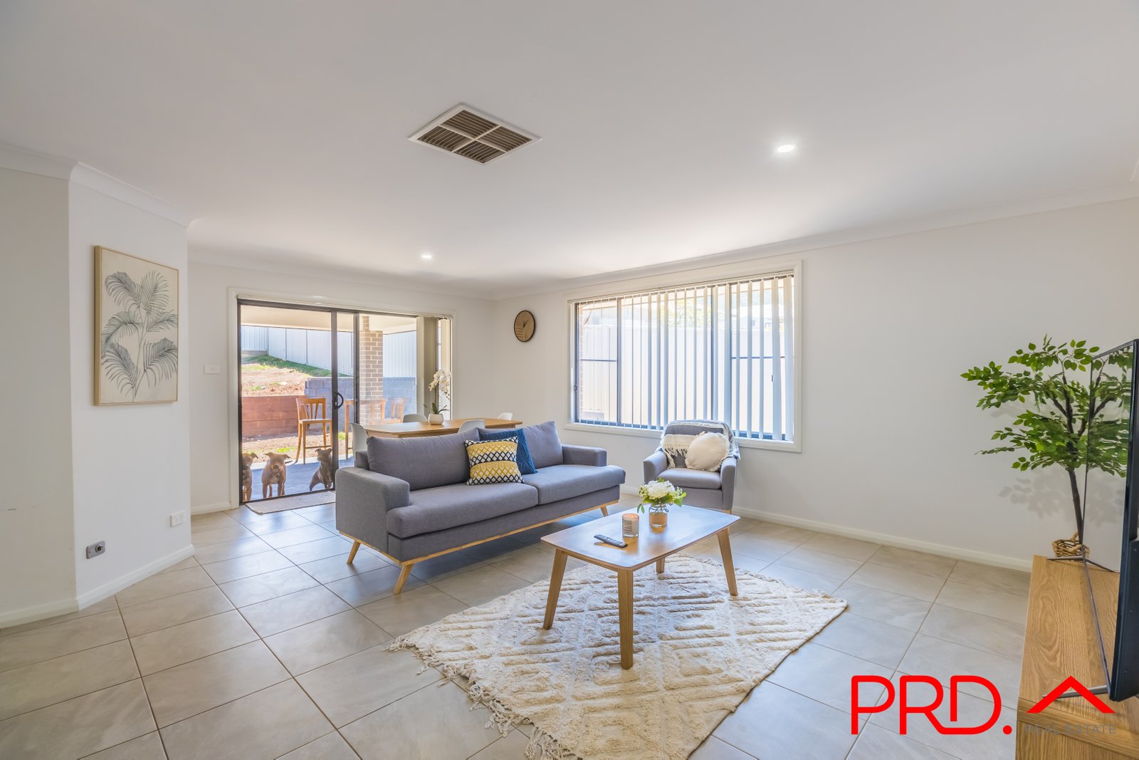 2 Borrowdale Close TAMWORTH 3