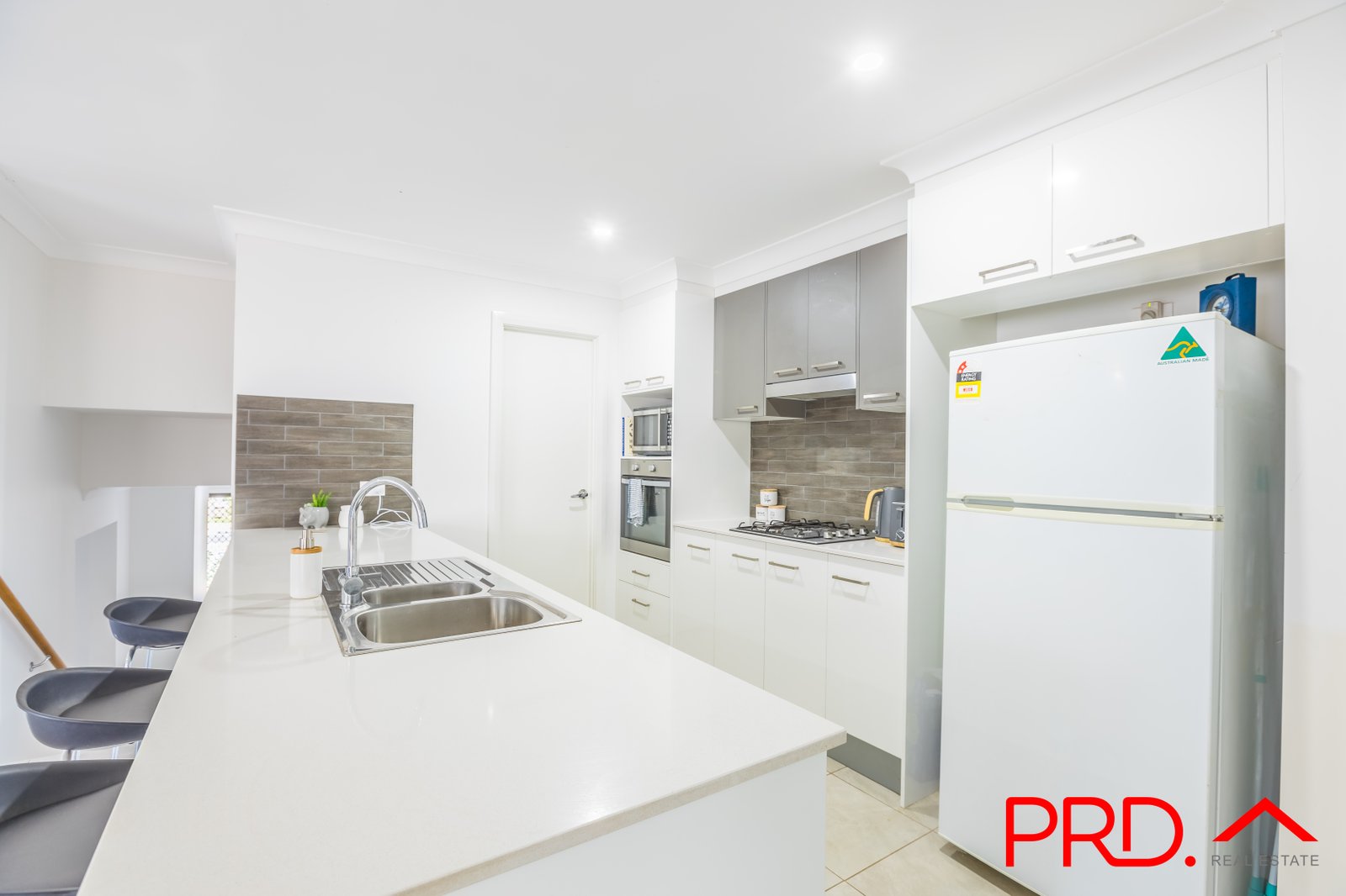 2 Borrowdale Close TAMWORTH 5