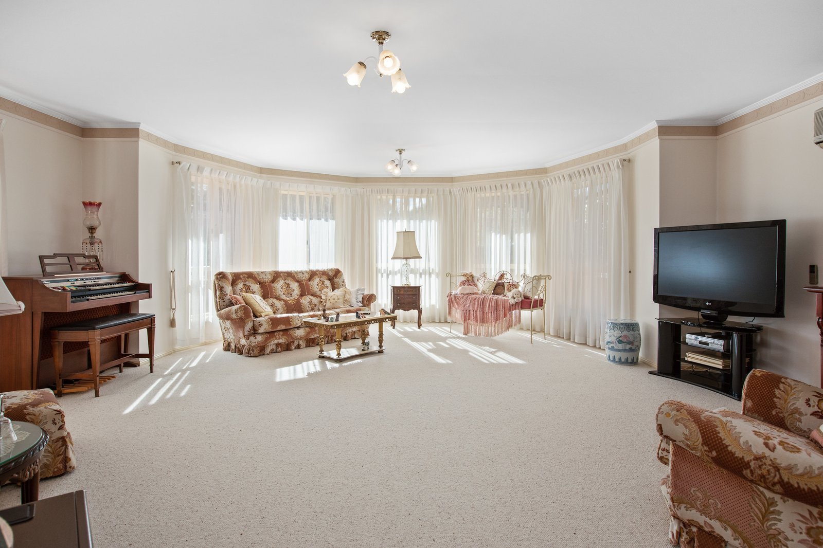 2 Brampton Close ASHTONFIELD 8