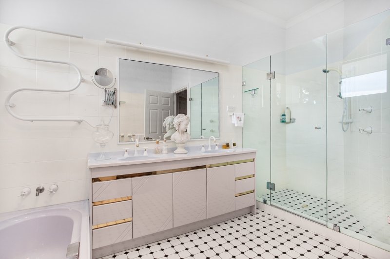 2 Brompton Close BOLWARRA HEIGHTS 13