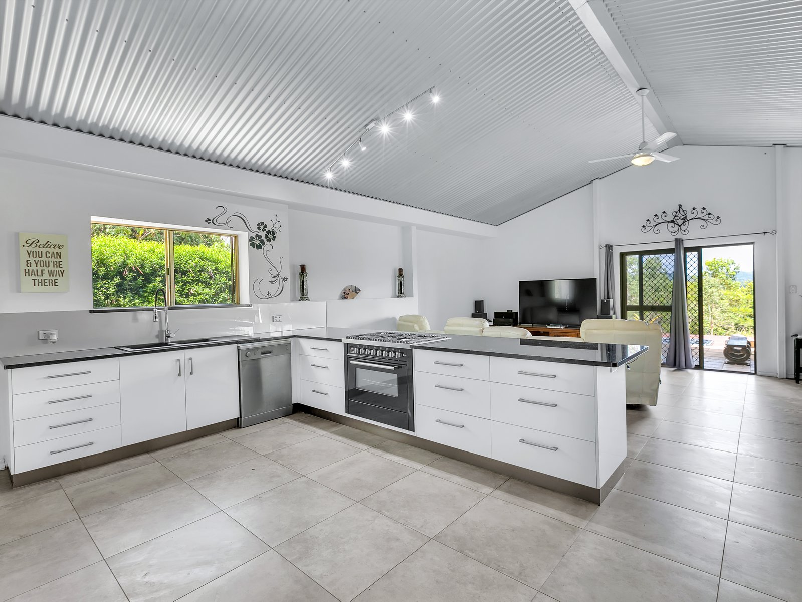 2 Brown Road PRESTON 4