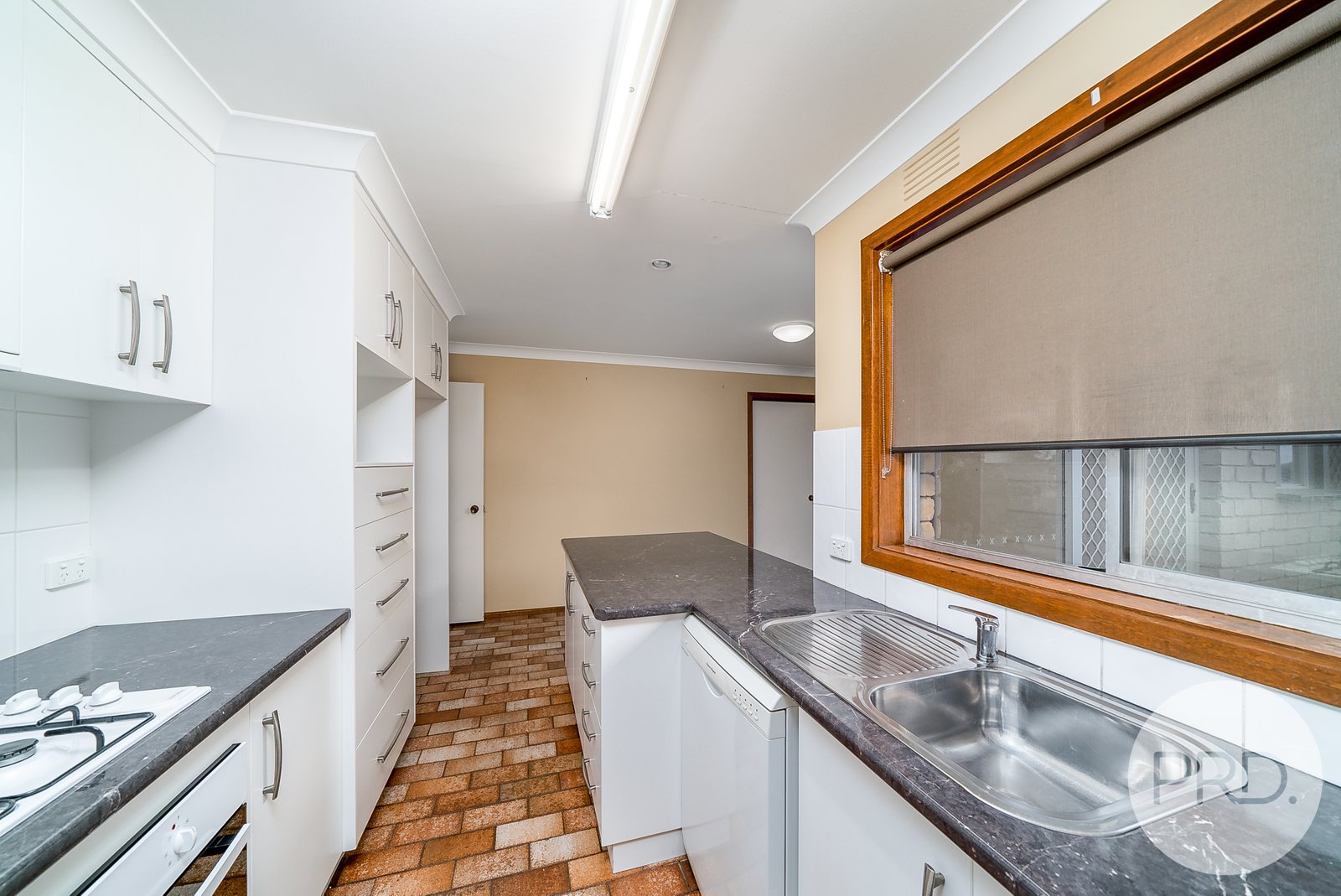 2 Buchhorn Street TOLLAND 2