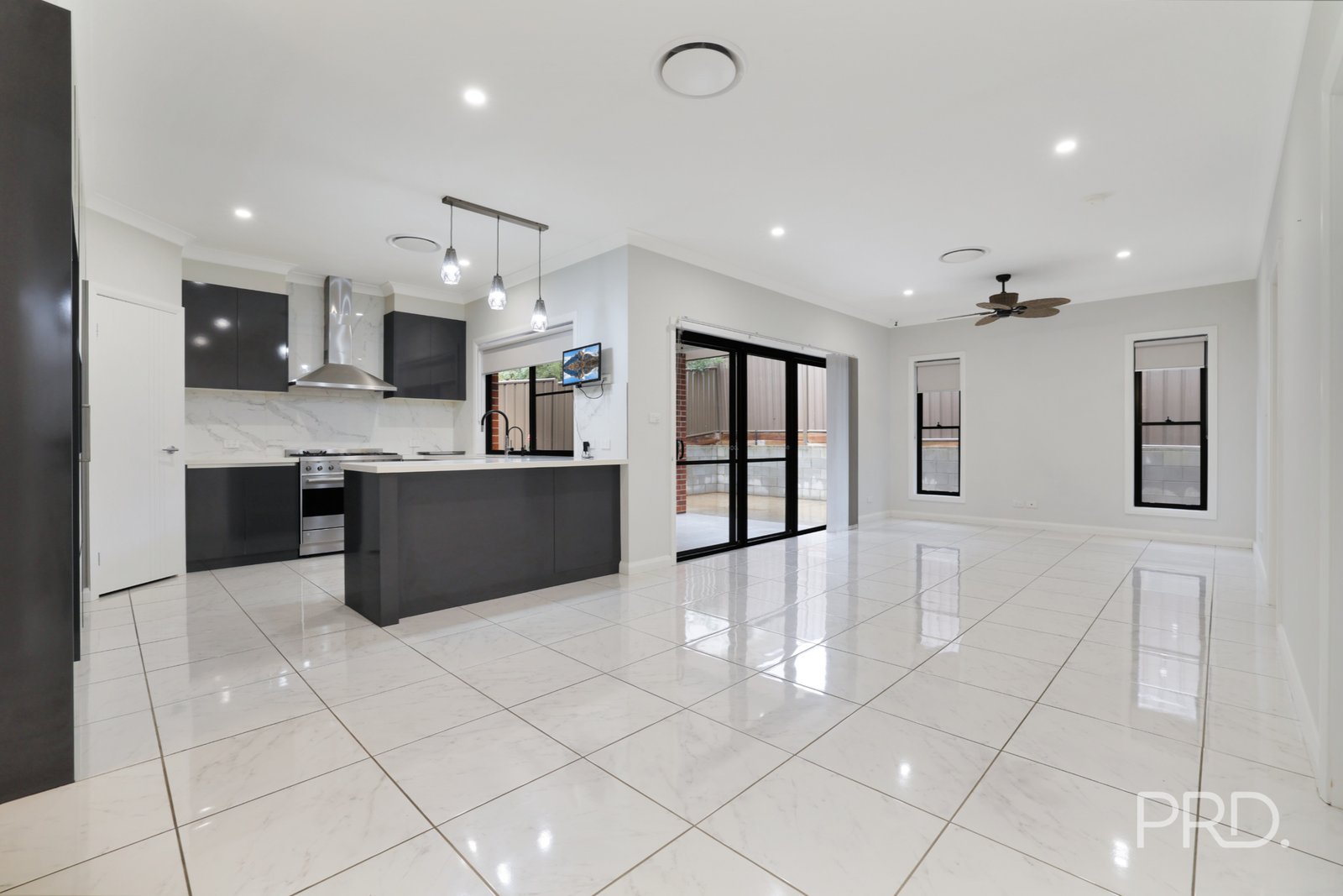 2 Bushland Avenue TAMWORTH 9