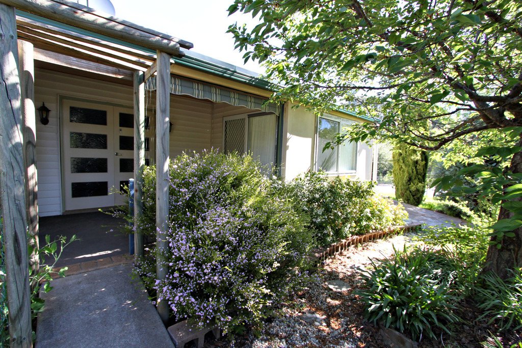 2 Byatt Street TUMBARUMBA 1