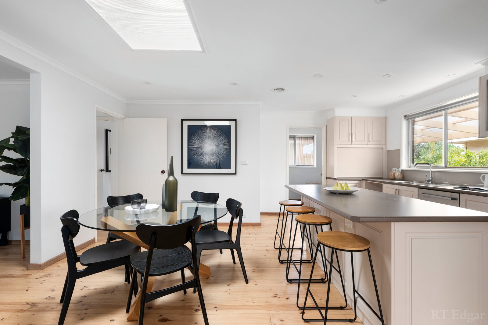 Real Estate and Property in 2 Carbine Court, Mill Park, VIC