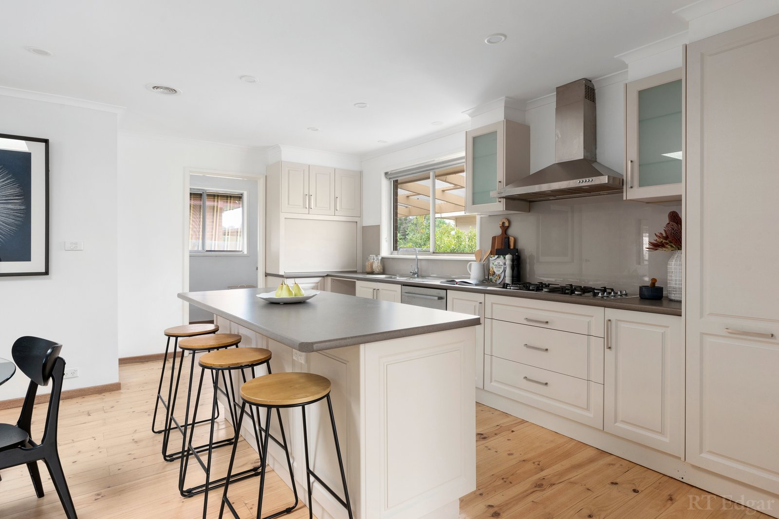 Real Estate and Property in 2 Carbine Court, Mill Park, VIC