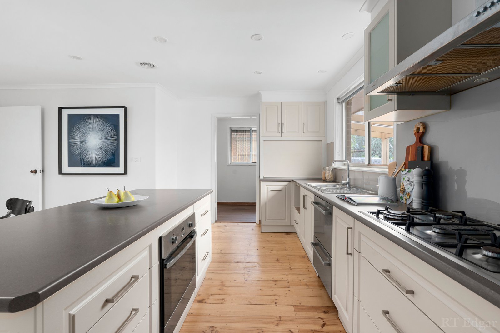 Real Estate and Property in 2 Carbine Court, Mill Park, VIC