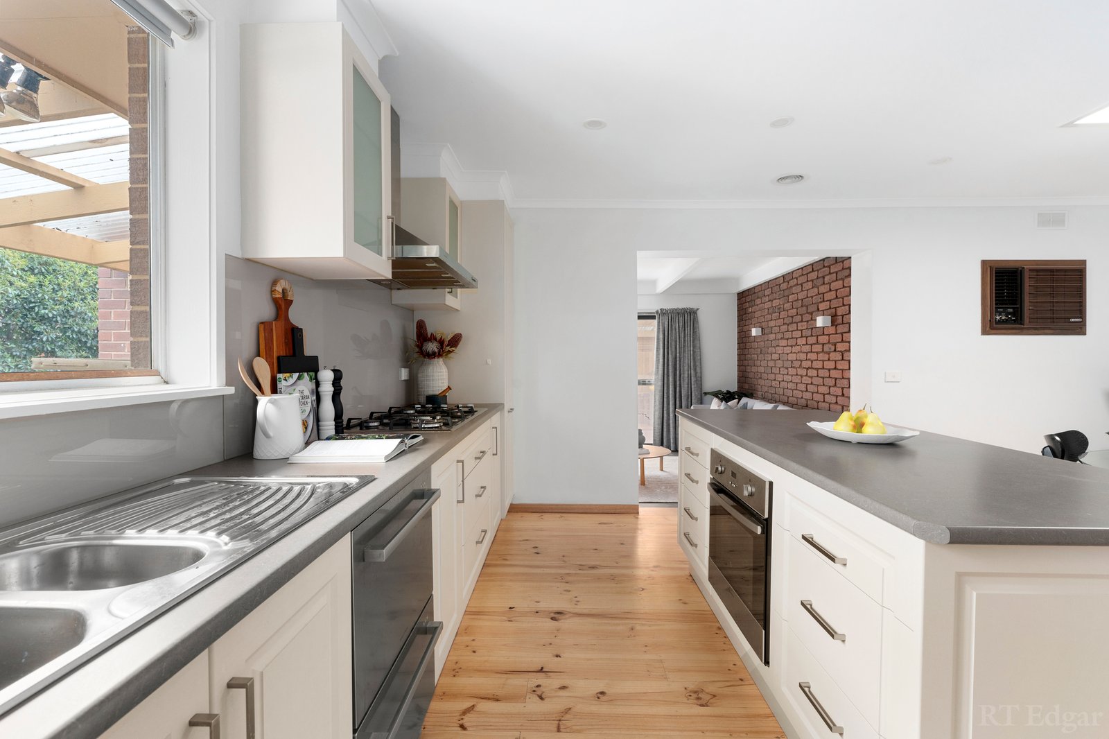 Real Estate and Property in 2 Carbine Court, Mill Park, VIC