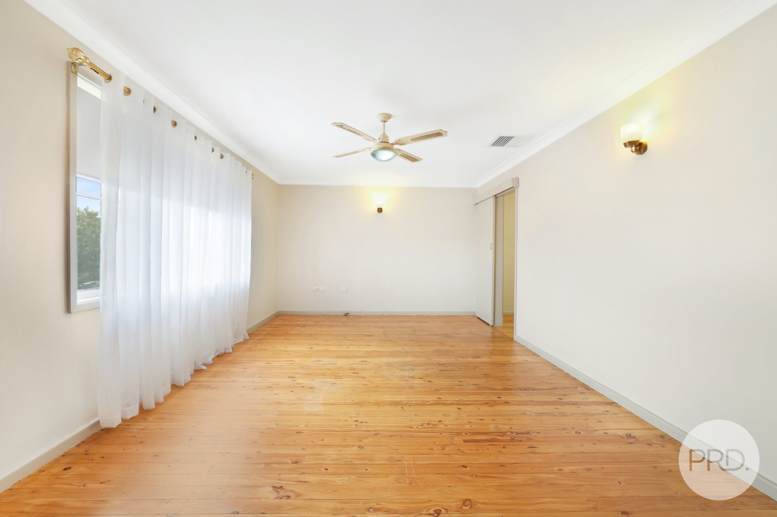 2 Carmichael Avenue TAMWORTH 7