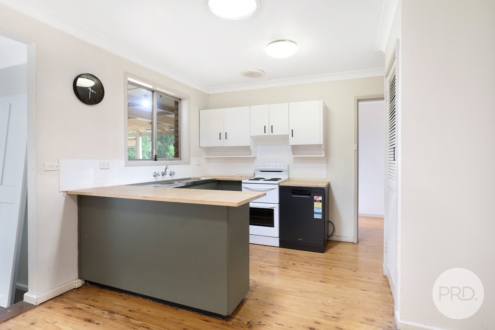 2 Carmichael Avenue TAMWORTH 13