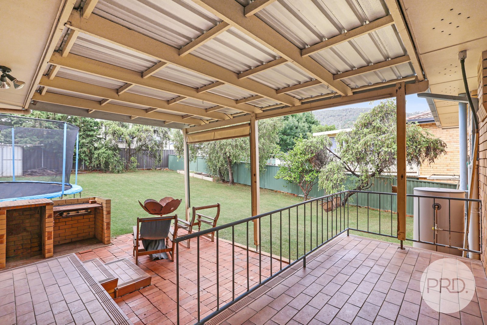 2 Carmichael Avenue TAMWORTH 33