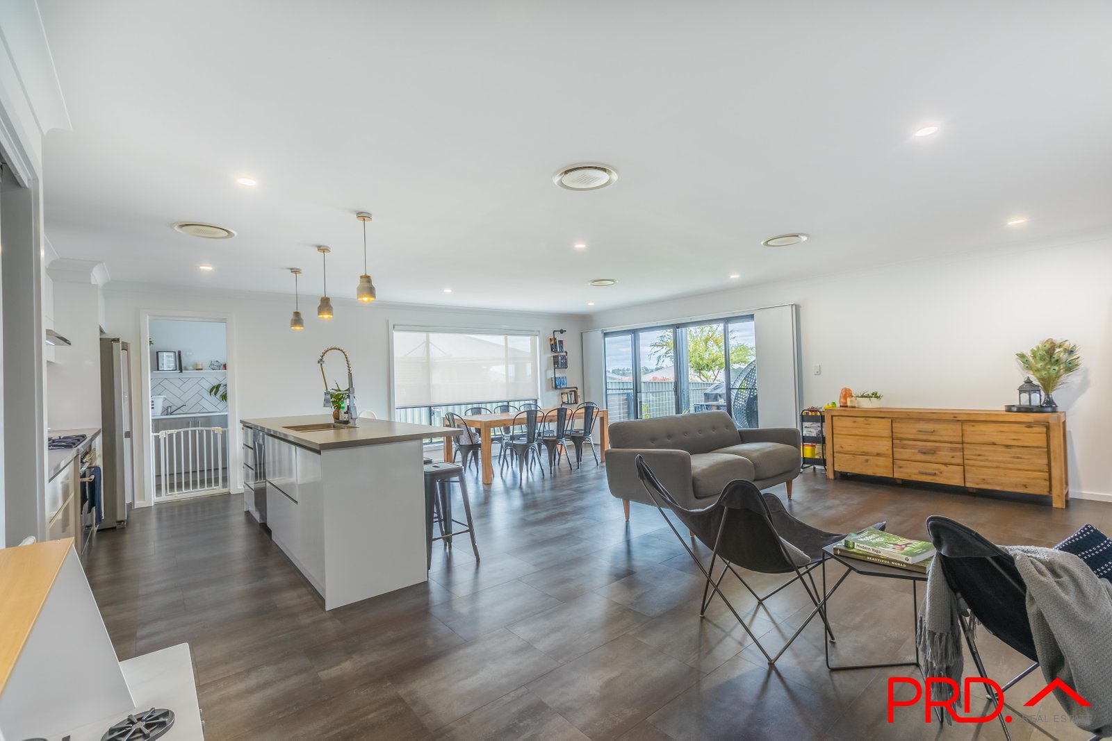 2 Chardonnay Drive TAMWORTH 4