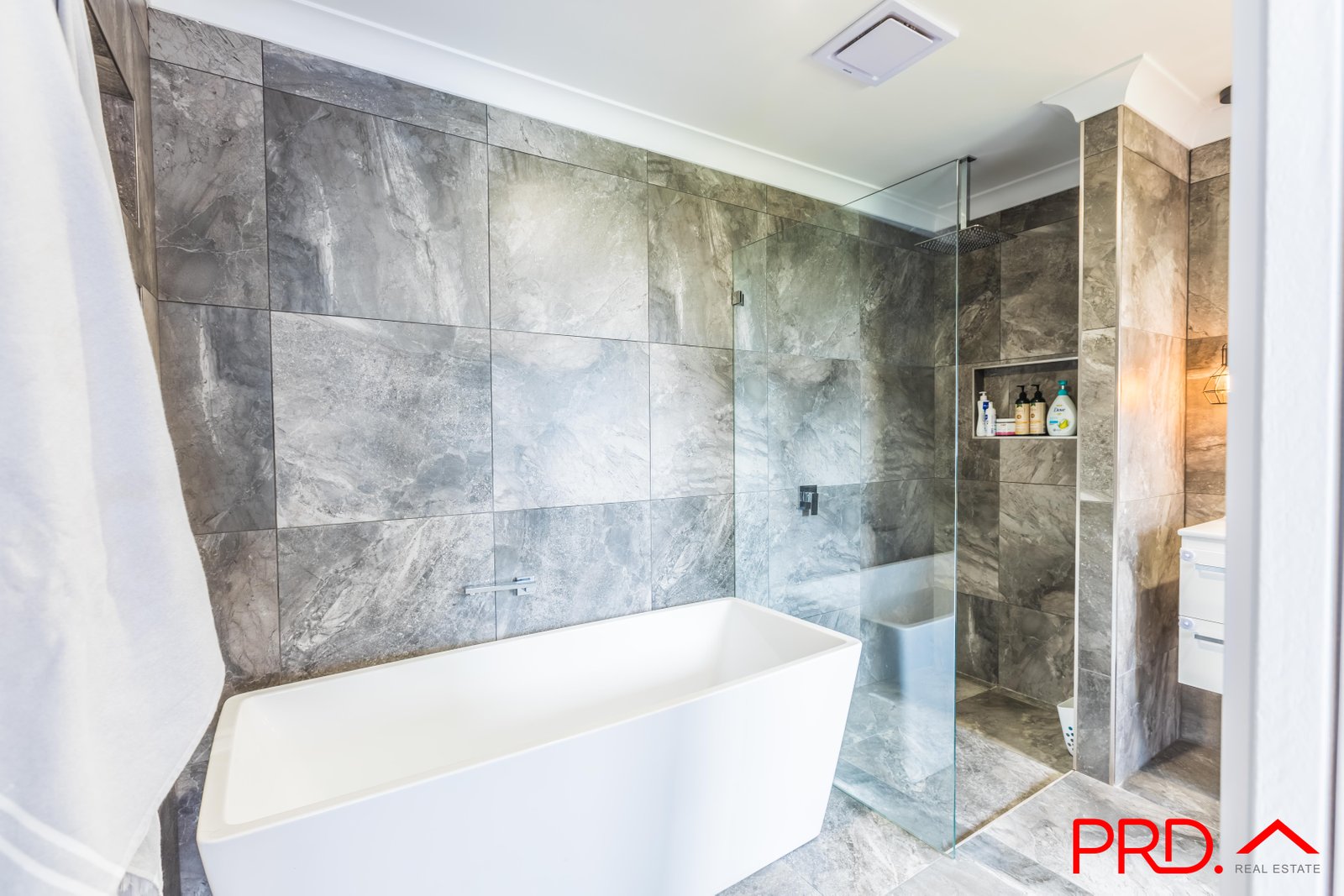 2 Chardonnay Drive TAMWORTH 14