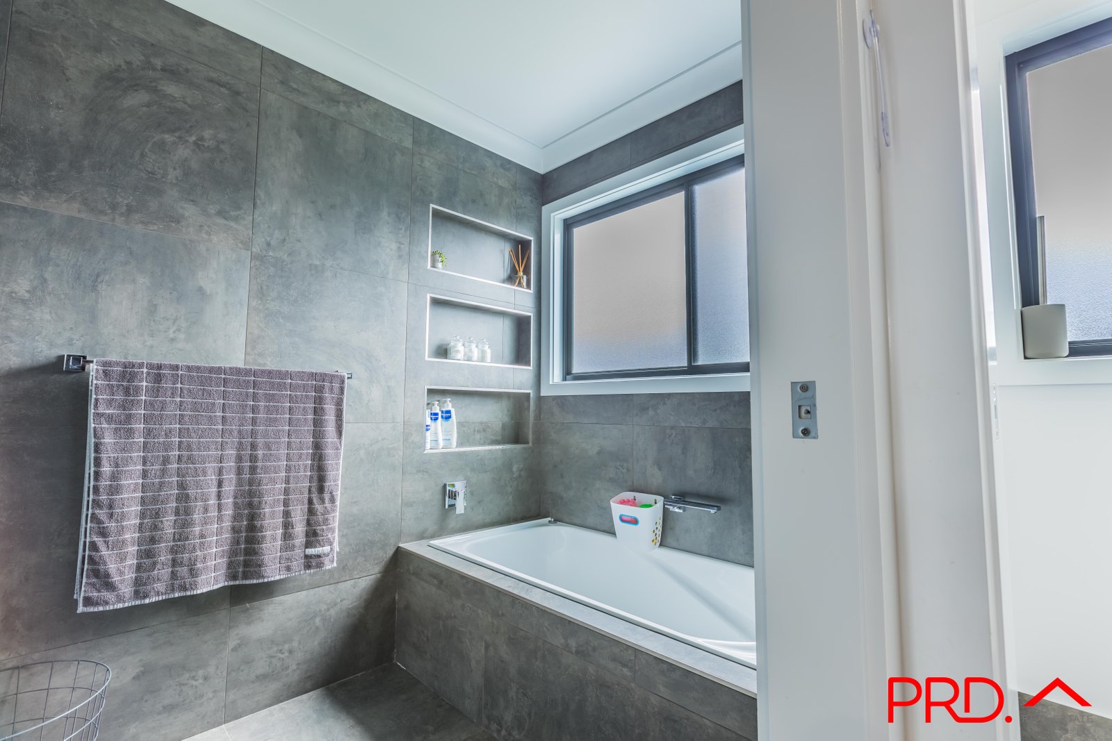 2 Chardonnay Drive TAMWORTH 18